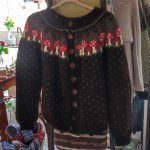 Handgestrickte Jacken, Pullover, Tücher, Socken
